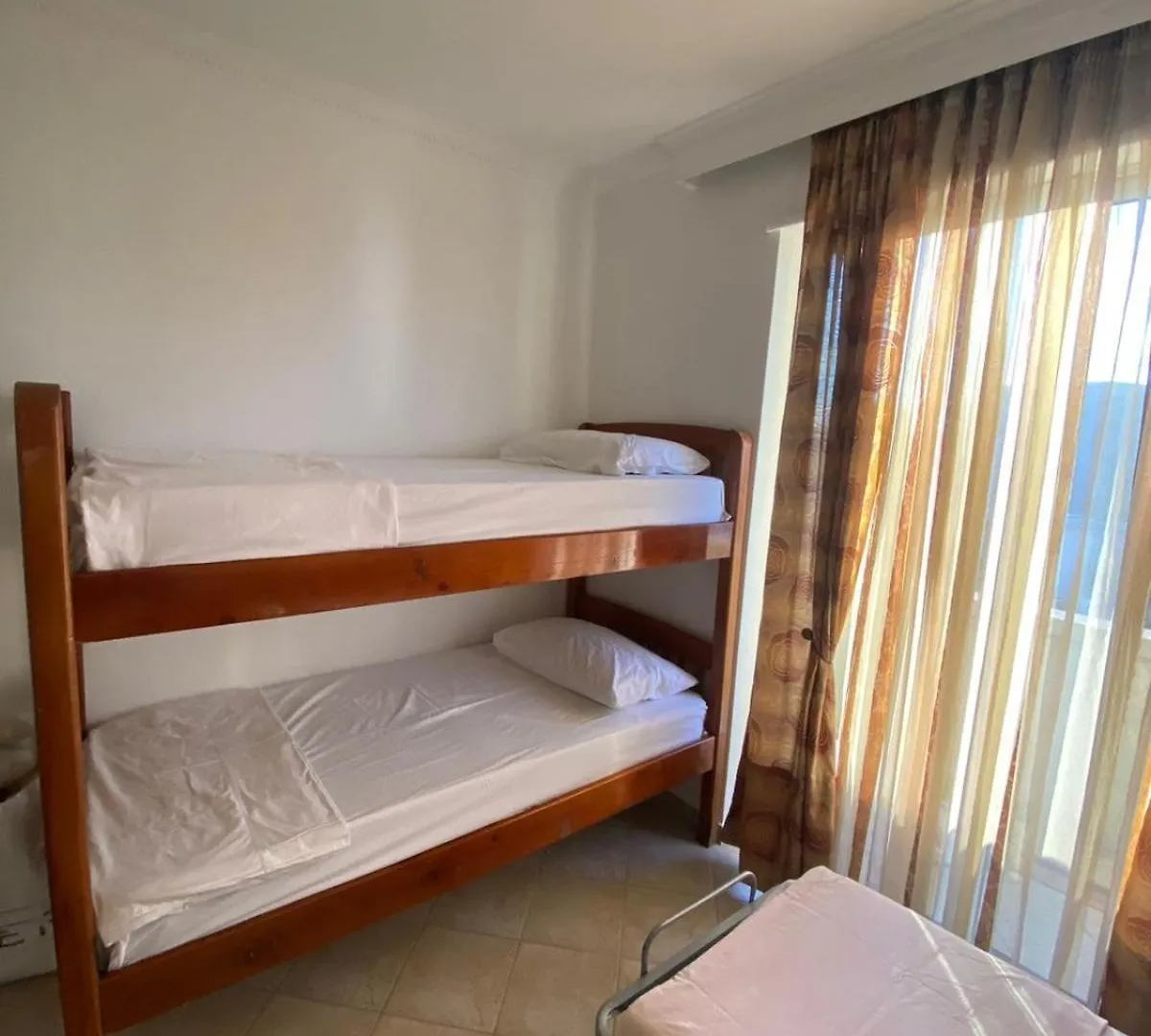 Itan Central 4 Room Apartment Tirana