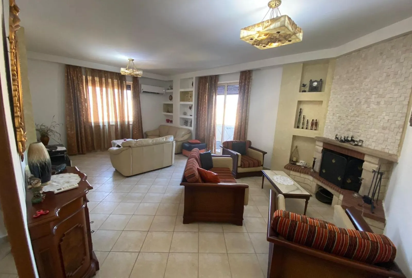 Itan Central 4 Room Apartment Tirana Albania