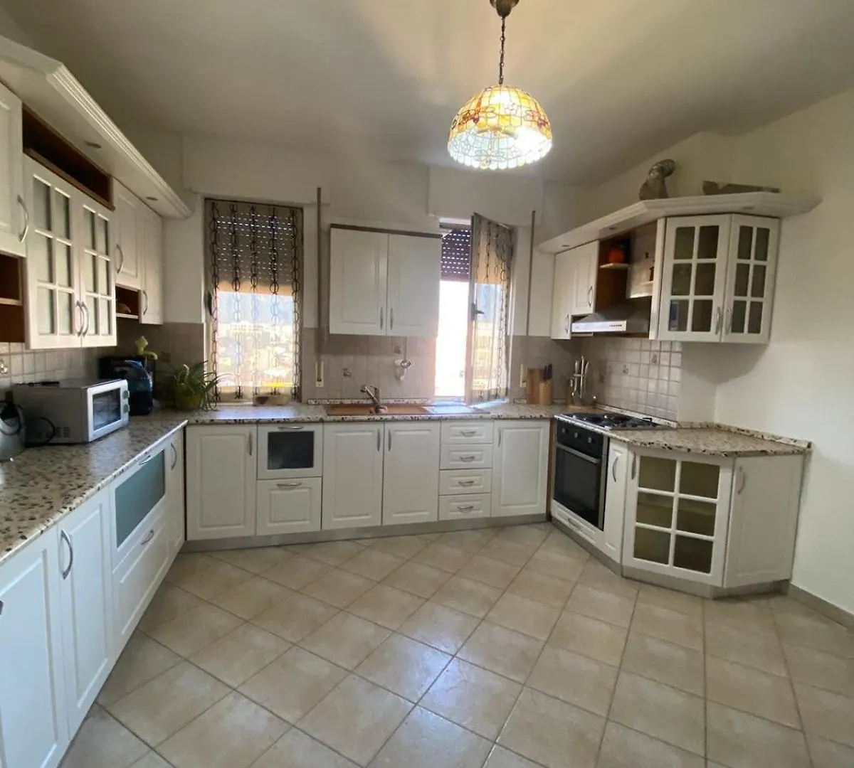 Itan Central 4 Room Apartment Tirana