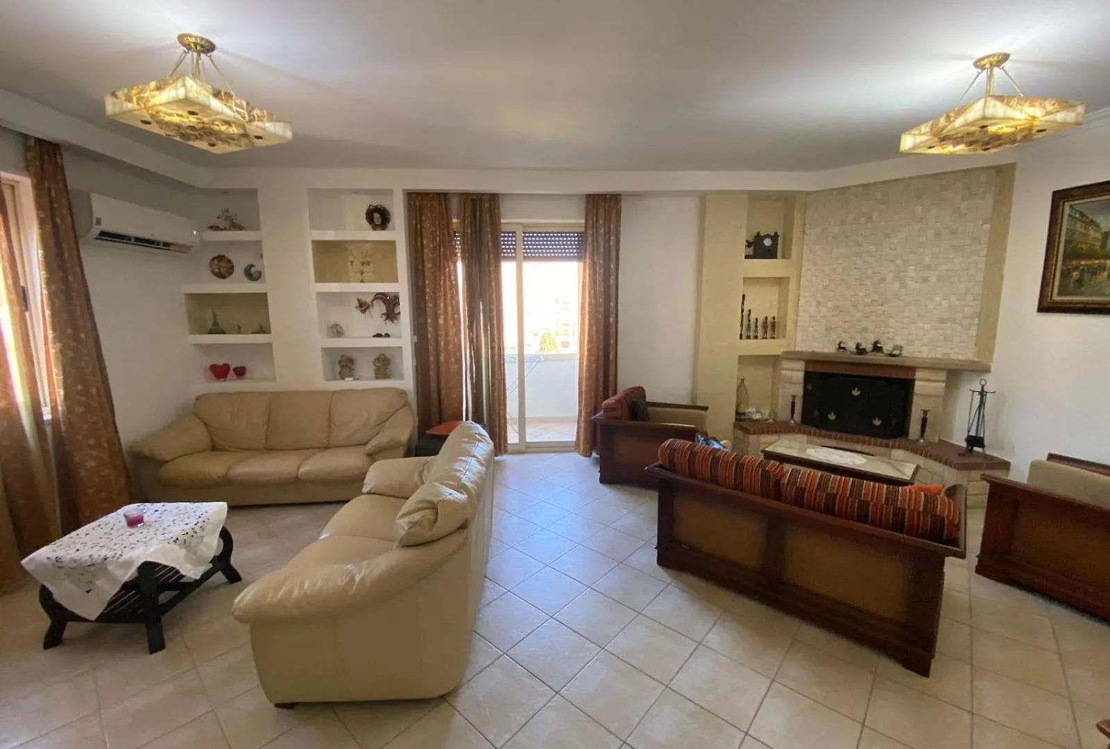 Itan Central 4 Room Apartment Tirana