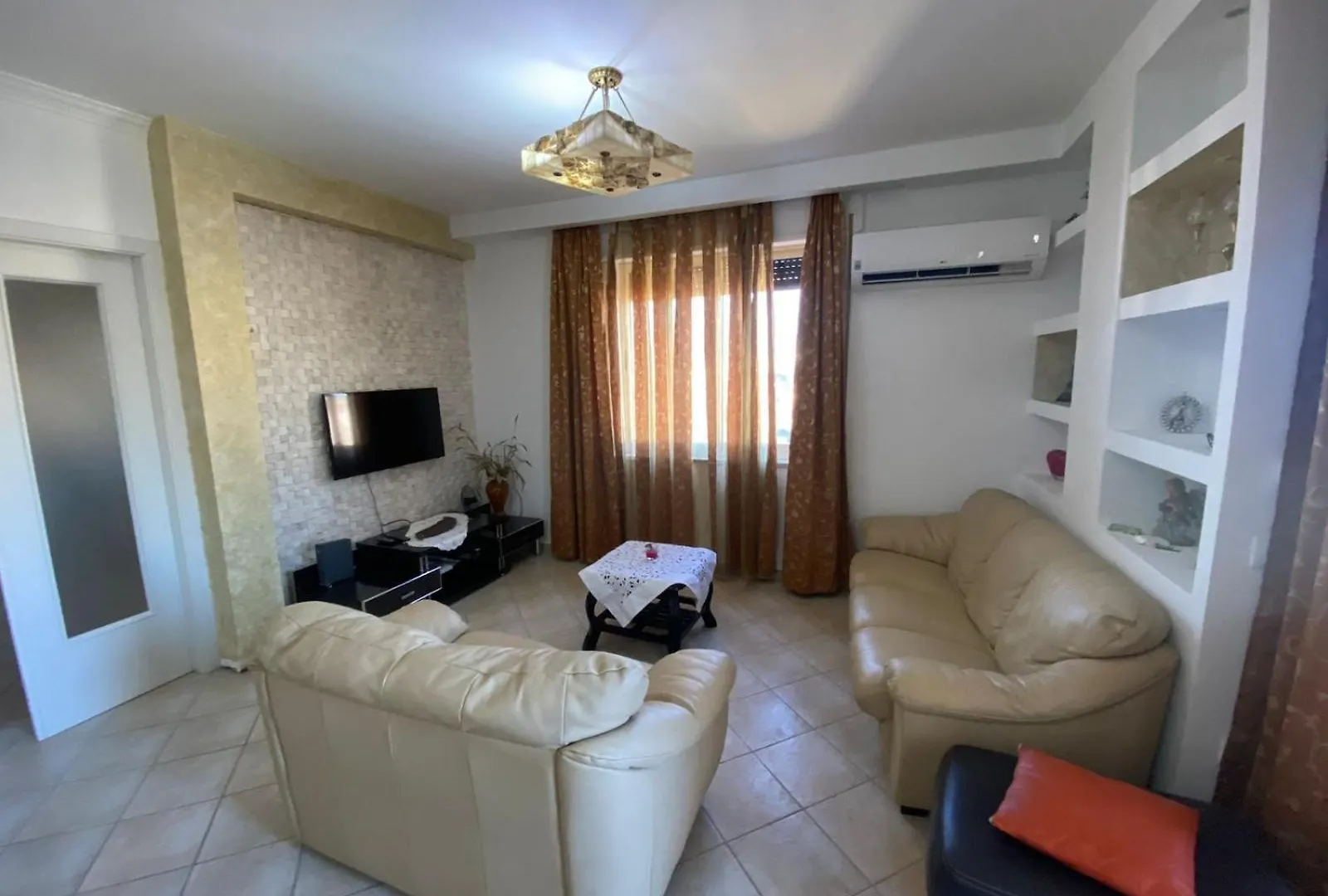 Itan Central 4 Room Apartment Tirana