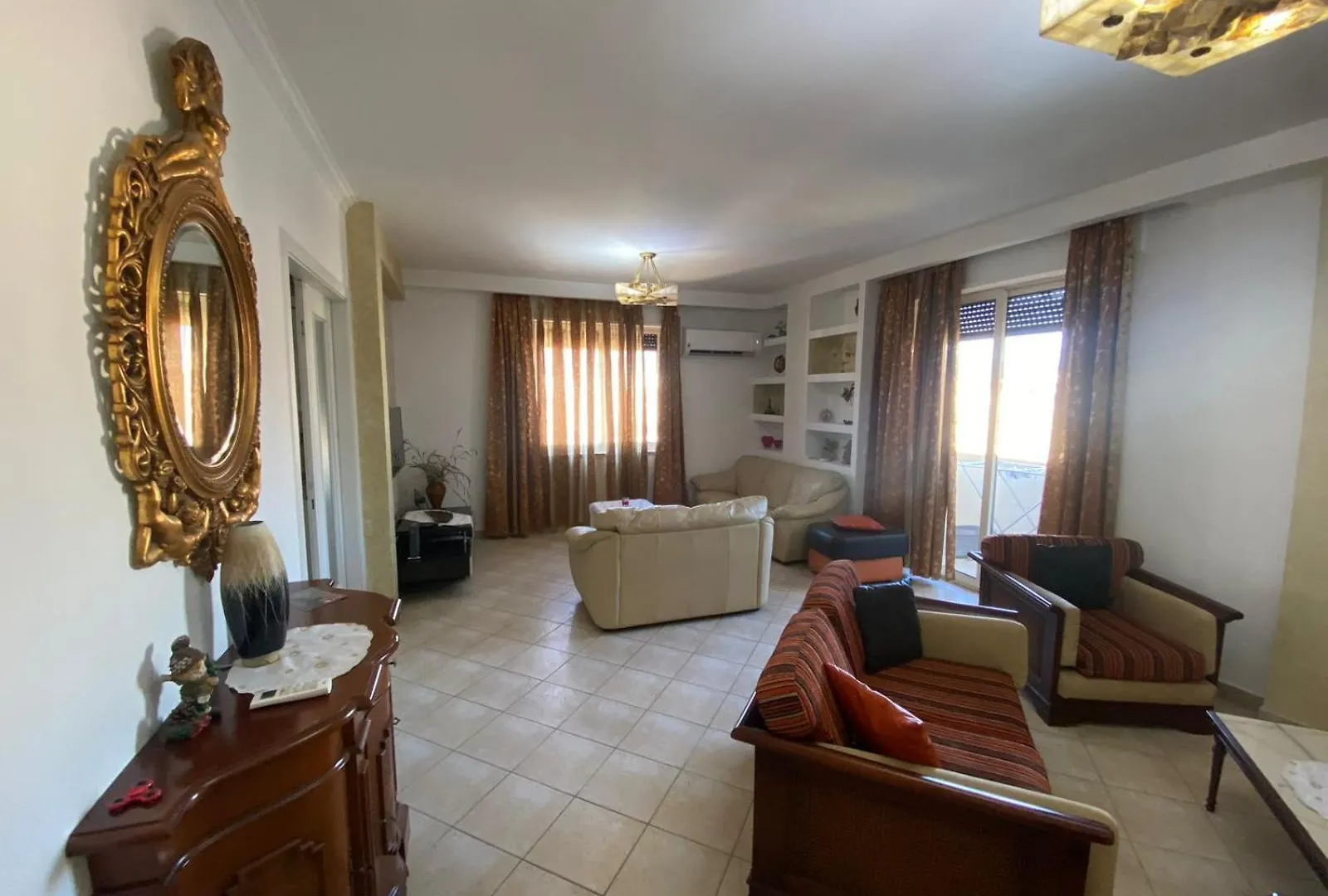 Itan Central 4 Room Apartment Tirana
