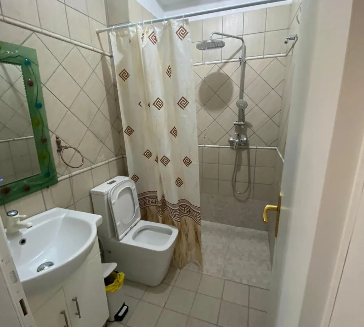 Itan Central 4 Room Apartment Tirana