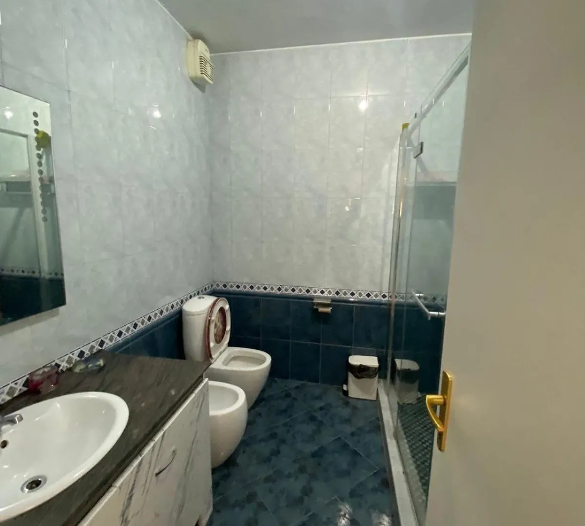 Itan Central 4 Room Apartment Tirana