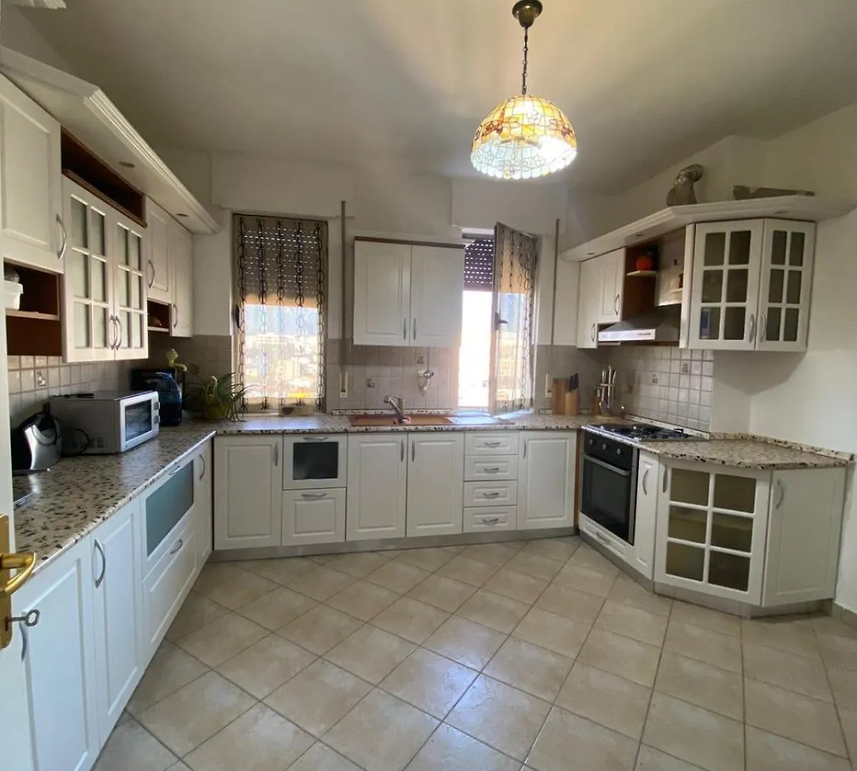 Itan Central 4 Room Apartment Tirana