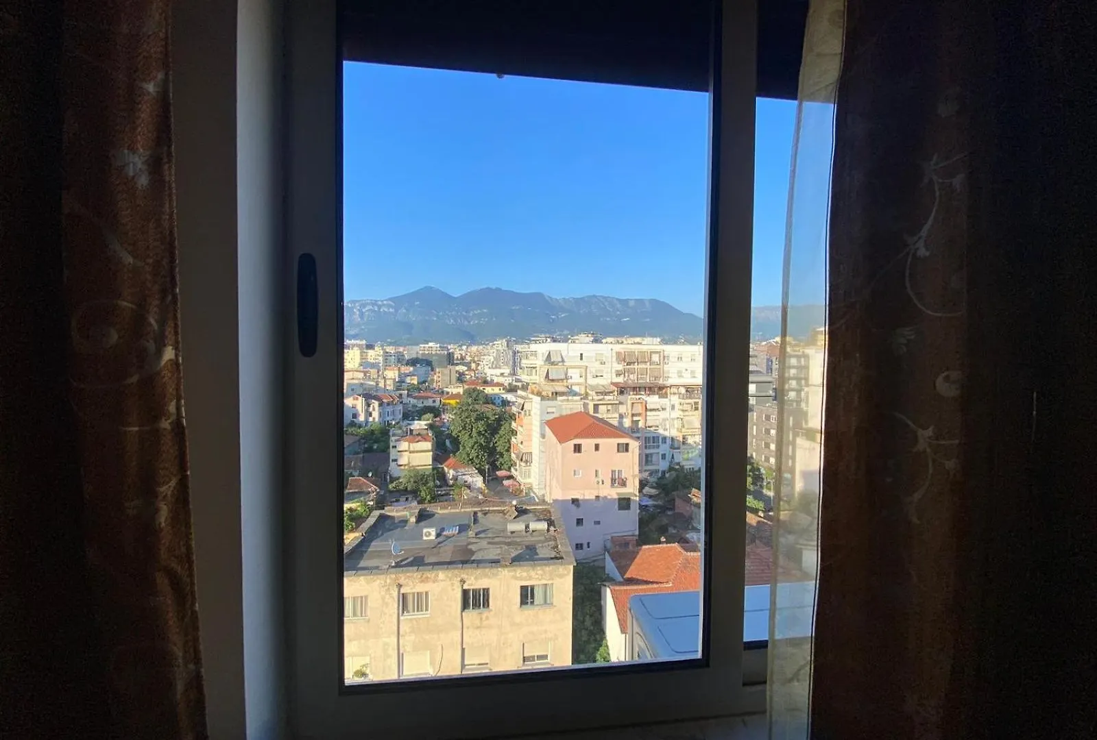 Itan Central 4 Room Apartment Tirana Albania